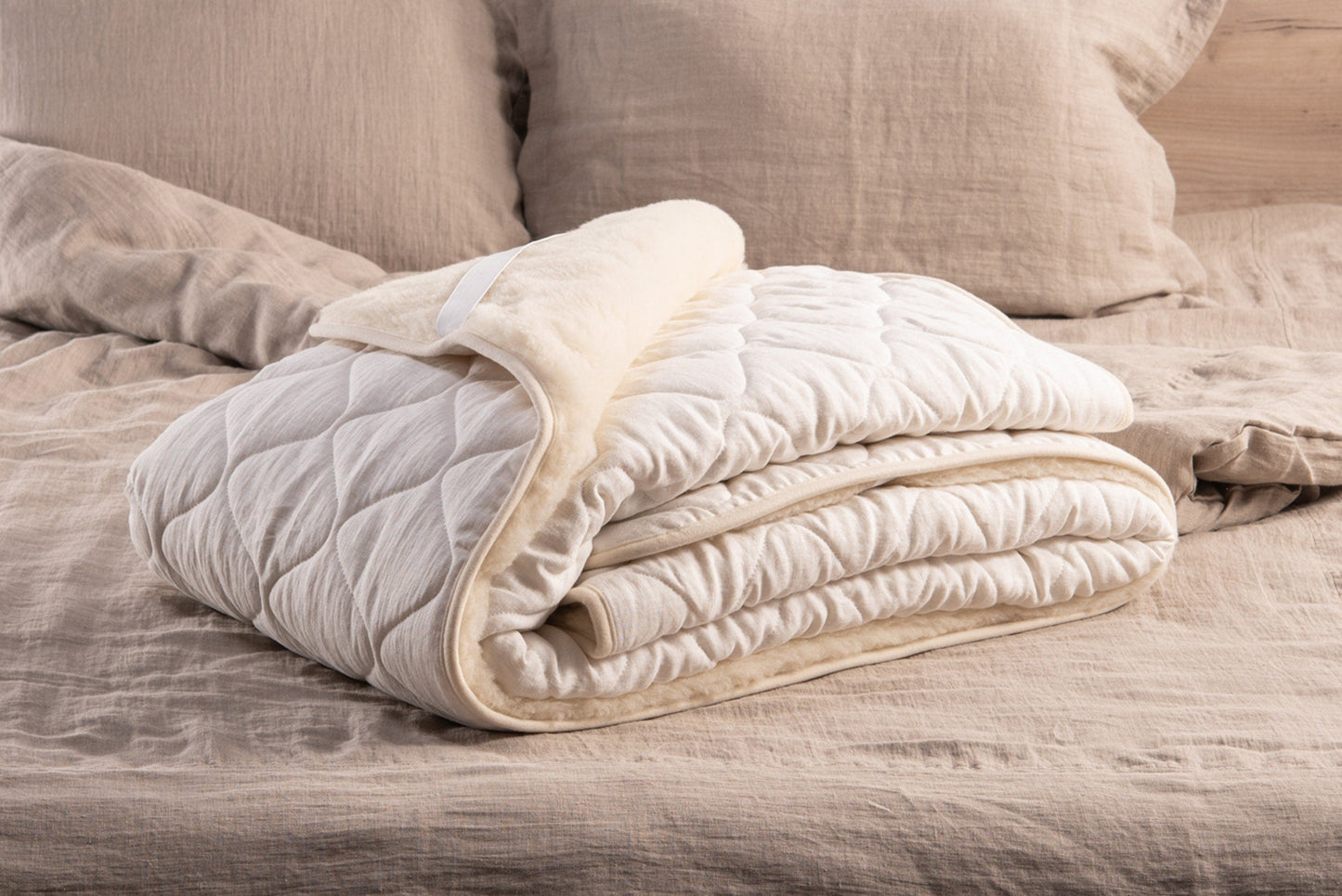 Natural Merino wool mattress protector